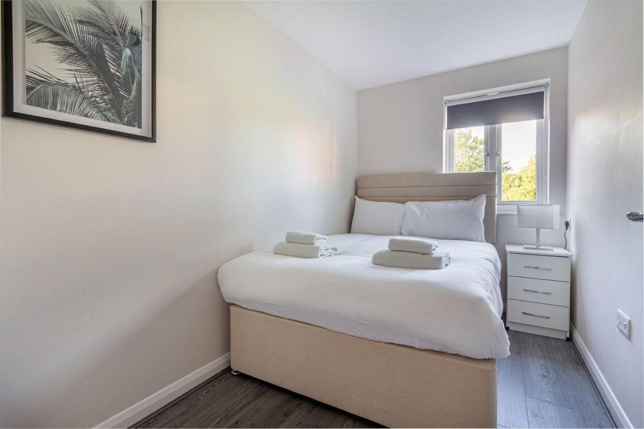 Lovely 2Bed Apt In Redditch, Free Wi-Fi & Parking Exterior foto