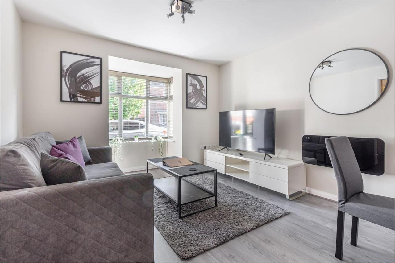 Lovely 2Bed Apt In Redditch, Free Wi-Fi & Parking Exterior foto