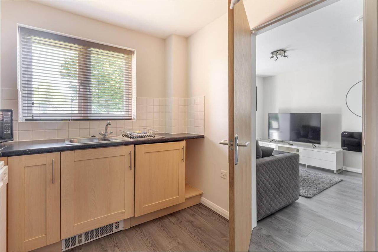 Lovely 2Bed Apt In Redditch, Free Wi-Fi & Parking Exterior foto